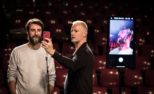 Thierry Collet dans le spectacle Que du bohneur (avec vos capteurs)