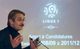 Le président de la Ligue de football professionnel (LFP) Frédéric Thiriez a demandé à France Télévisions de "ne pas essayer d'obtenir par la loi ce que le marché ne vous a pas donné", mardi à Paris lors de l'assemblée générale de la LFP.