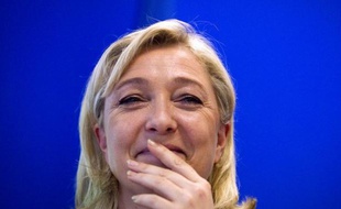 La présidente du Front national, Marine Le Pen, a estimé vendredi que François Bayrou avait "fait du Le Pen", "comme tout le monde", jeudi à Dunkerque, en s'adressant aux "petits" et aux "sans-grade", comme Jean-Marie Le Pen au soir du 21 avril 2002.