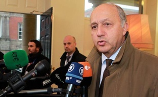La direction de Libération s'est défendue lundi d'avoir propagé une rumeur sans fondement sur une "possible affaire" de comptes à l'étranger de Laurent Fabius, en invoquant la liberté d'information et l'existence d'un démenti officiel de l'avocat du ministre des Affaires étrangères.