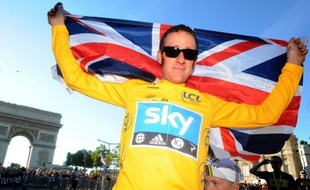 Un an après l'Australie, la Grande-Bretagne a triomphé dimanche pour la première fois dans le Tour de France grâce au Londonien Bradley Wiggins en conclusion d'une 99e édition maîtrisée jusqu'à son terme par l'équipe Sky.