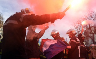 Les pompiers manifestent ce 24 novembre à Paris pour exprimer leur
