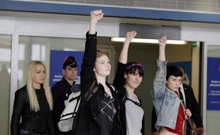 Trois membres des Femen à Paris le 27 juin 2013.
