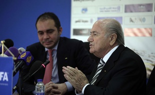 Le Prince Ali Bin Al Hussein, à gauche, et Sepp Baltter, à droite