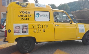 Vingt-sept voitures du 4L Trophy porteront les visages de Lucas et d'Antoine.
