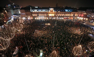 Strasbourg le 7 janvier 2015. Charlie Hebdo. Rassemblement en hommage au journal satirique Charlie Hebdo. Strasbourg