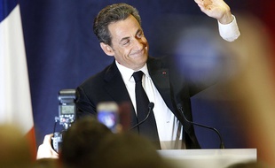 Nicolas Sarkozy saluant la foule lors de son meeting à Lambersart, le 25 septembre 2014.