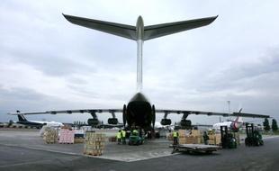 Un avion-cargo en provenance de Pointe-Noire au Congo a raté son atterrissage à l'aéroport de Brazzaville faisant une vingtaine de morts parmi les habitants du quartier, a-t-on appris auprès des pompiers congolais.