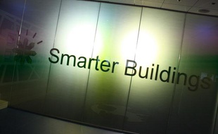 Dans son centre support clients de Montpellier, IBM montre les solutions innovantes qu'il peut apporter pour la ville de demain