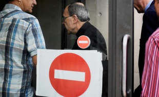 Le cardinal Philippe Barbarin arrive au commissariat pour être entendu le 8 juin 2016 à Lyon