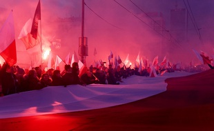 Plusieurs dizaines de milliers de personnes ont participé samedi à Varsovie à une marche nationaliste à l’occasion de la Fête de l’Indépendance.