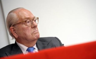 Deux mois avec sursis et un an d'inéligibilité ont été requis jeudi à Paris contre Jean-Marie Le Pen pour provocation à la haine pour avoir diffusé des affiches de campagne jugées offensantes à l'encontre des musulmans et de la population algérienne.