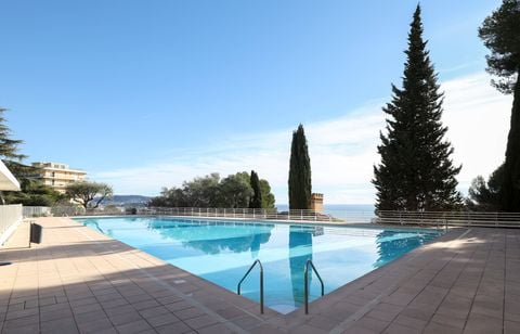 Un maire fait le lien entre fermetures de plages et vidanges de piscines