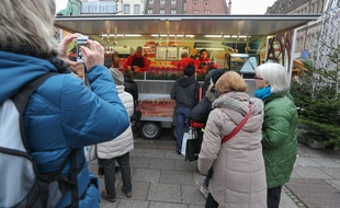 Strasbourg le 5 decembre 2014. Baraque à Frites au village Belge (invité d'honneur) pendant le marché de Noël de Strasbourg