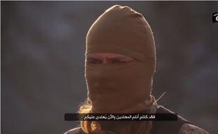 Un djihadiste francophone mis en scène dans une vidéo de Daesh.