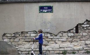 Un enfant à Paris.