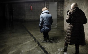 Les caves et les places de parking de cette résidence du quartier de Fives, à Lille, sont inondées à hauteur d'au moins 30 centimètres par les remontées de la nappe phréatique située juste en dessous.
