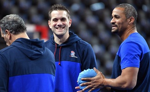 Les coachs de l'équipe de France Didier Dinart et Guillaume Gille lors du Mondial de handball, le 7 janvier 2017.