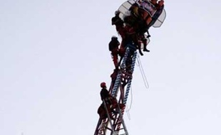 Après la mort de deux personnes dans un «Booster» de la Fête des Loges à Saint-Germain-en-Laye, le 4 août 2007.