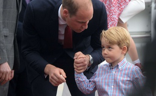 Le prince George et son papounet en voyage officiel en Pologne