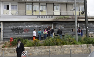 Devant l'épicerie casher vandalisée le dimanche 20 juillet à Sarcelles (Val d'Oise).