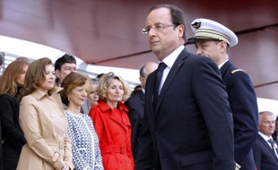 François Hollande a affirmé samedi avoir dit à ses proches que "les affaires privées se règlent en privé", et demandé que cela soit "scrupuleusement" respecté, en référence au tweet de sa compagne Valérie Trierweiler et aux déclarations attribuées à son fils Thomas.