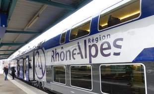 Lyon, le 19 novembre 2014. Illustration de trains régionaux en gare de Lyon-Perrache.