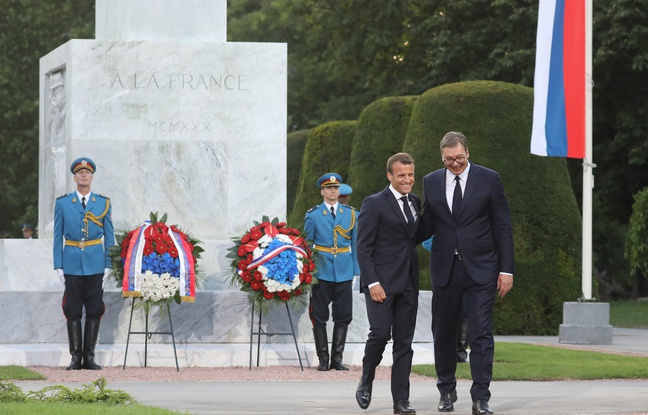 Macron reconquiert les Serbes en parlant leur langue