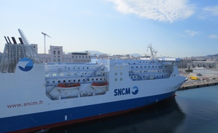 Marseille, le 2 juin 2015, un ferry de la SNCM a quai au port de Marseille.