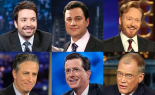 Six animateurs de talk-show américains: Jimmy Fallon, Jimmy Kimmel, Conan O'Brien, Jon Stewart, Stephen Colbert et David Letterman.