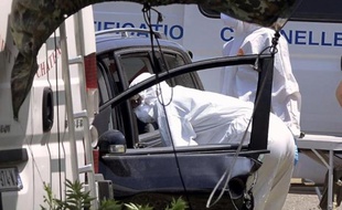 Les trois enfants d'une femme tuée lundi à l'arme blanche ont été retrouvés morts mardi matin à Saint-Paul-Trois-Châteaux, dans le sud de la Drôme, et leur père est activement recherché par la gendarmerie.