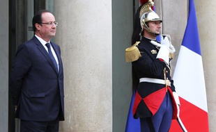 François Hollande, le 5 novembre 2013, sur le perron de l'Elysée.
