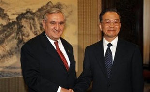 Les émissaires du président français Nicolas Sarkozy ont affirmé jeudi que la Chine était "disposée au dialogue" avec le dalaï lama, assurant aussi que "la détente" était engagée entre Paris et Pékin.