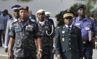 Les chefs d'état-major de la Communauté économique des Etats d'Afrique de l'Ouest (Cédéao) se sont réunis jeudi matin à Abidjan pour étudier l'éventuel déploiement d'une force militaire régionale déjà en alerte afin de faire face à la crise au Mali, a constaté l'AFP.