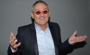 Le chanteur Michael Jones à l'enregistrement de l'émission Les Grands du rire.