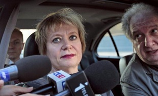 La juge de Nanterre Isabelle Prévost-Desprez a été mise en examen lundi à Bordeaux pour "violation du secret de l'instruction" par le juge Philippe Darphin, a indiqué mardi le procureur de la République de Bordeaux, Claude Laplaud.