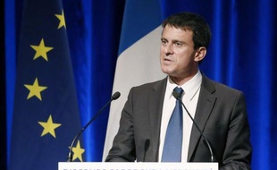 Le ministre de l'Intérieur, Manuel Valls, a confirmé mercredi son opposition à la mise en place d'un récépissé délivré lors des contrôles d'identité, la jugeant "très difficile", "trop bureaucratique et lourde à gérer".