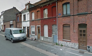 Illustration d'une maison murée.
