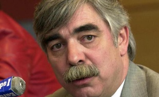 Bernard Fragneau, ancien préfet de la région Centre, s'est donné la mort lundi soir à Boulogne-Billancourt (Hauts-de-Seine), a-t-on appris de source policière.