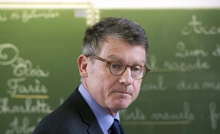 Le ministre de l'Education nationale, Vincent Peillon, interrogé sur France Info au sujet des hésitations de grandes villes à mettre en place dès 2013 la réforme des rythmes scolaires, a répondu attendre de "voir ce que (fera) Martine Aubry", maire PS de Lille.