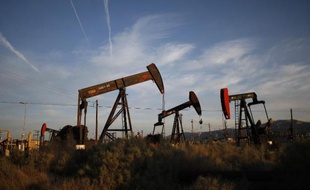 Des puits de pétrole près de McKittrick, en Californie, en mars 2014