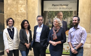 Pierre Hurmic, entouré des premières personnalités sur sa liste.
