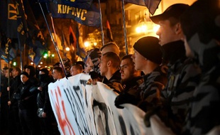 Des manifestants ukrainiens