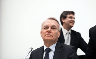 Jean-Marc Ayrault a démenti mardi, "de la façon la plus solennelle", tout accord secret avec ArcelorMittal privilégiant un site près de Nantes, ville dont il a été maire, mais confirmé un transfert d'activités du site de Basse-Indre (Loire-Atlantique) à Florange.