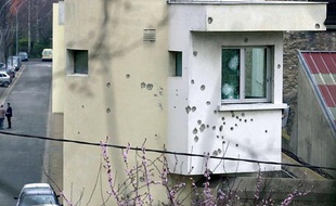 La prison de Fresnes (Val-de-Marne) après l'évasion explosive d'Antonio Ferrara, le 12 mars 2003.