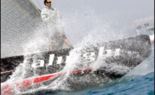 Au milieu de 300 voiliers de spectateurs et sous un vent de sud-est bien établi, la 2e journée de l'acte XI de la Coupe Louis-Vuitton à la voile a vu Alinghi et ses principaux rivaux reprendre les choses en main, samedi à Valence.