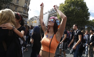 Une participante à la Techno parade parisienne, le 19 septembre 2015