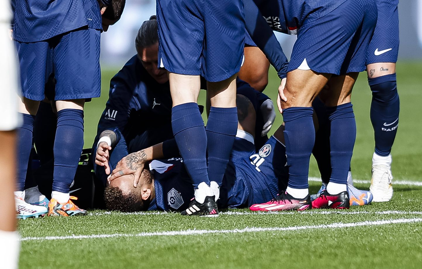 PSG Neymar souffre d une entorse de la cheville avec l sions