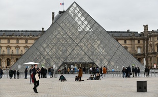 Le Louvre va proposer aux enchères des œuvres offertes par des artistes.