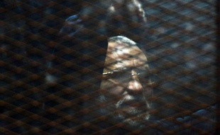 Le guide suprême des Frères musulmans, Mohamed Badie, lors de son procès au Caire le 28 février 2015